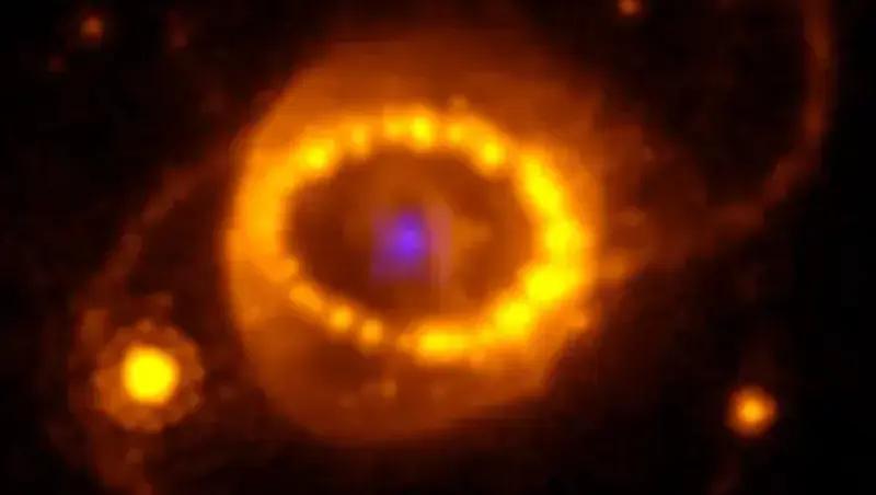 Наднову «Eye of Sauron» помічено космічним телескопом JWST
