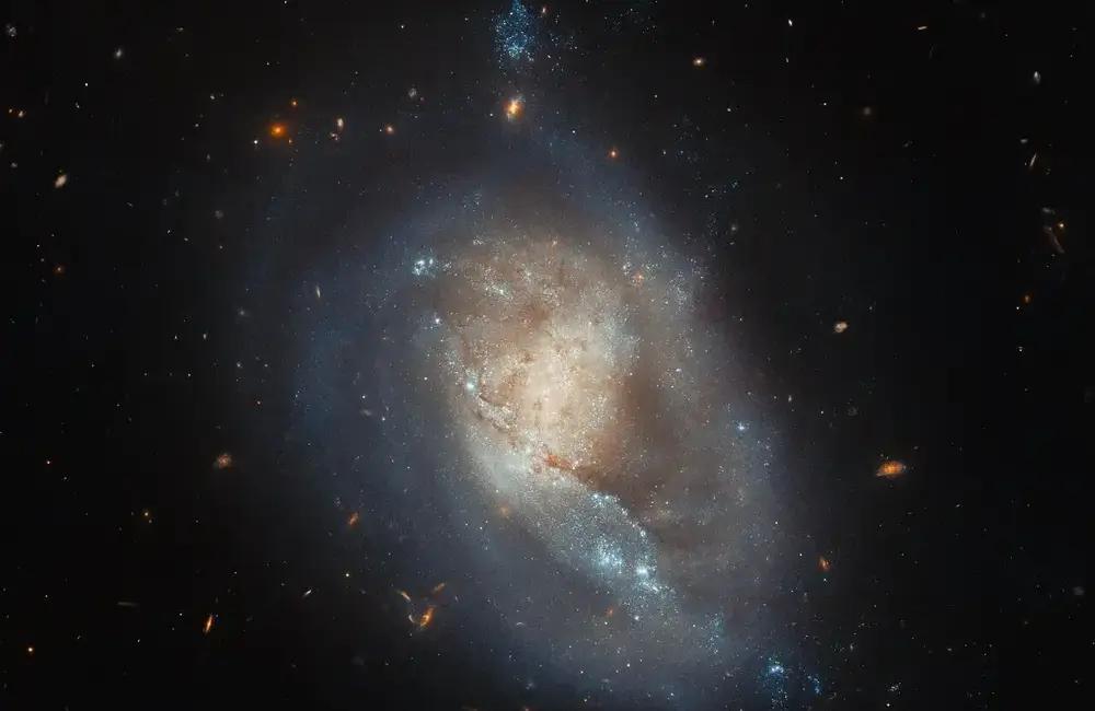 Hubble отримав зображення галактики з інтенсивним зіркоутворенням