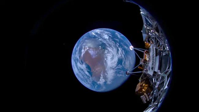 Місячний посадковий модуль Nova-C надіслав перші знімки з космосу