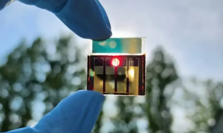 Вчені розробили нову технологію для створення недорогих сонячних та лазерних матеріалів