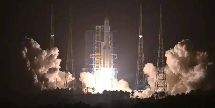 Китай запускає секретний супутник до геостаціонарного поясу