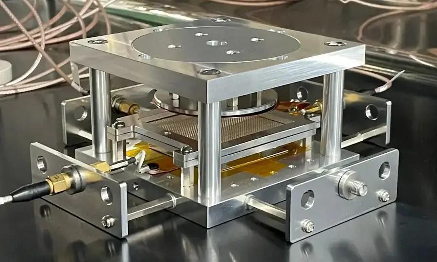 Вчені створюють електростатичне середовище, яке імітує поверхню Місяця