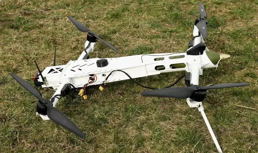 Компанія PR-DC створила найбільший FPV-дрон, який оснастили 120-мм снарядом