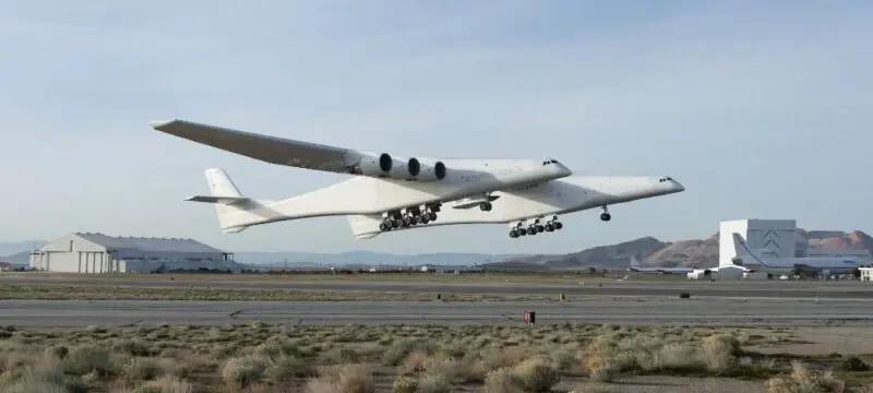 Літак-носій Roc для запуску ракет досяг надзвукових швидкостей у першому польоті