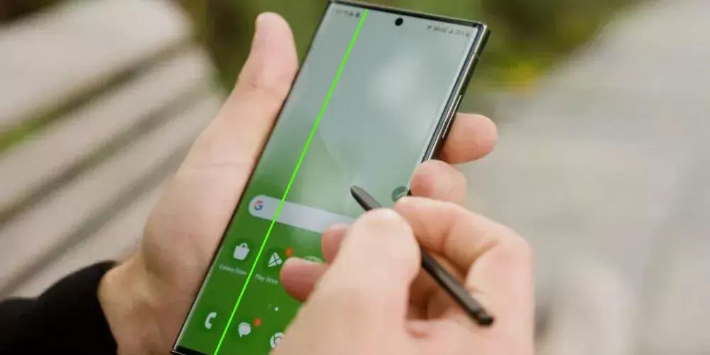 Користувачі Galaxy S21 повідомляють про появу зеленої лінії на екрані