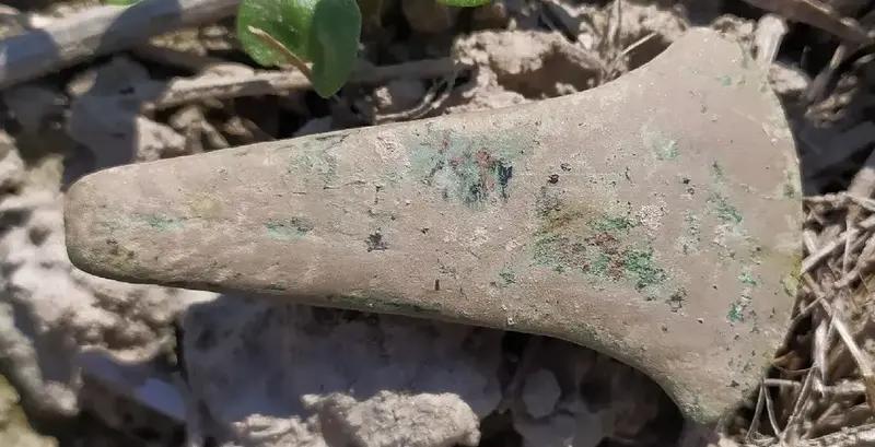 У Польщі знайшли мідну сокиру віком шість тисяч років