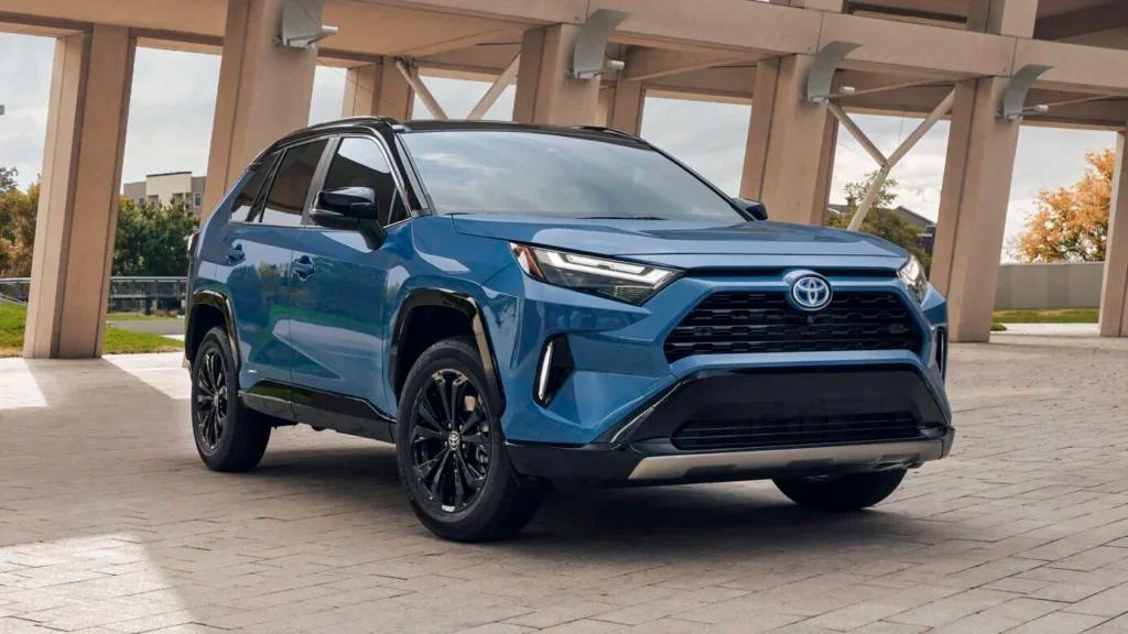 Toyota RAV4 2026 вперше зняли на фото