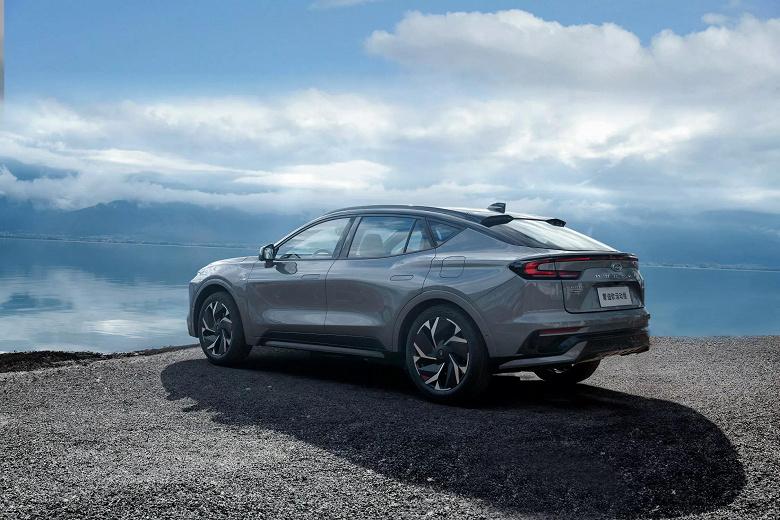 Представлений Ford Mondeo Sport