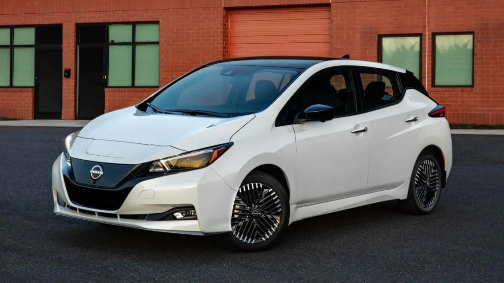 Представлений Nissan Leaf 2025