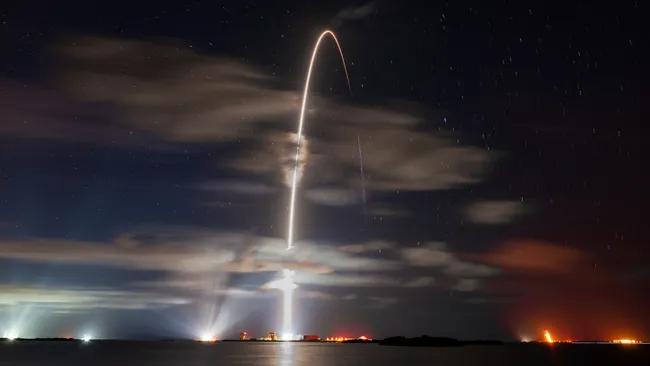 SpaceX запускає 22 супутники Starlink 14 червня