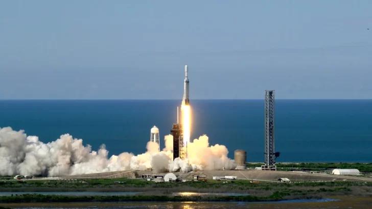 Відбувся черговий успішний запуск надважкої ракети SpaceX Falcon Heavy