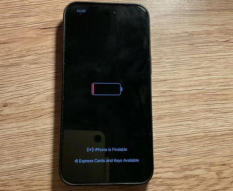 iPhone 15 навчили показувати час навіть після розряду