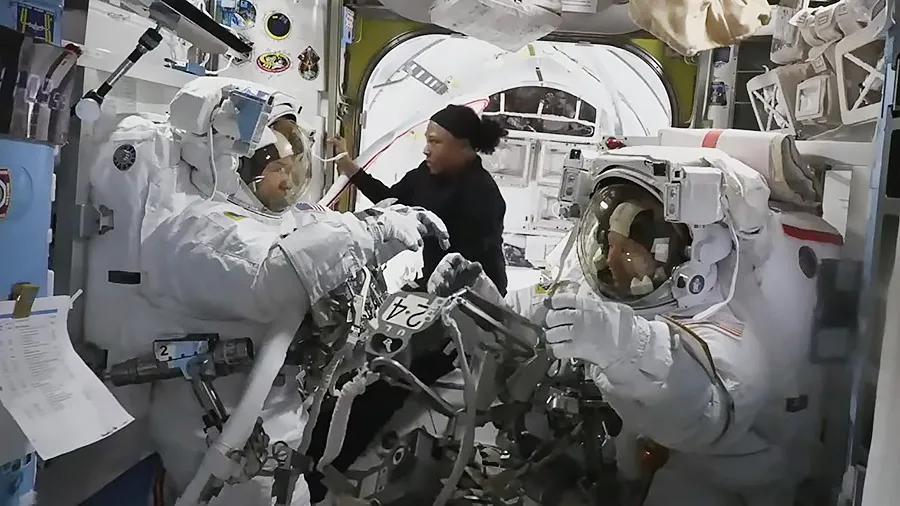 Axiom Space і Nokia співпрацюють у розробці бездротового зв’язку для скафандрів