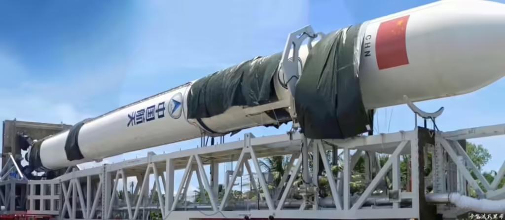 Китай готується до запуску нової ракети «Чанчжен-12»