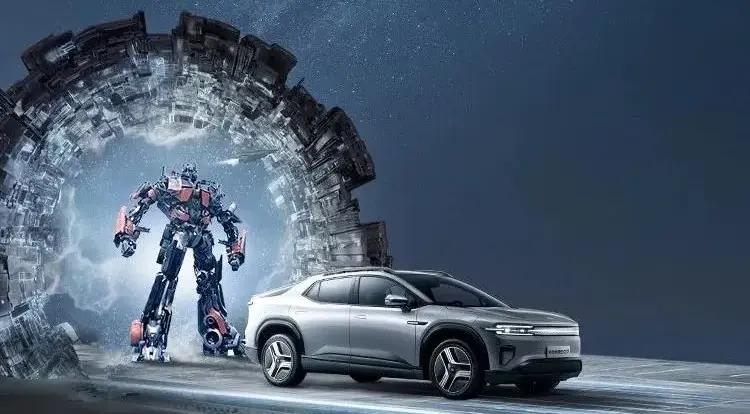 Представлений перший у світі розумний автомобіль-трансформер на базі SDA «Kaiyuan E07»