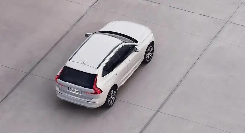 Представлений Volvo XC60 2025