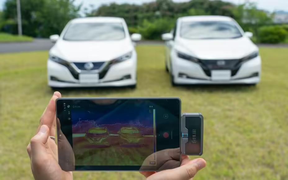 Nissan показала машини, вкриті «холодною фарбою»