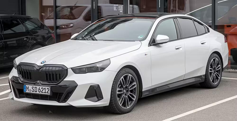 Представлені нові BMW 5-Series та i5 Touring