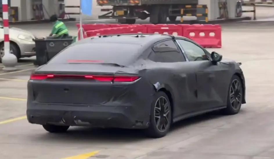 Опубліковано шпигунські фотографії BYD Han L