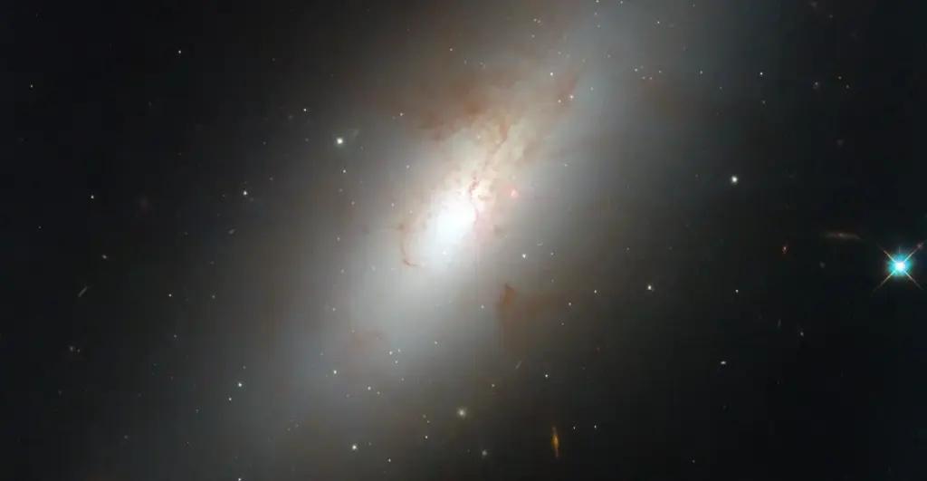 Hubble зафіксував галактику, яка не піддається класифікації
