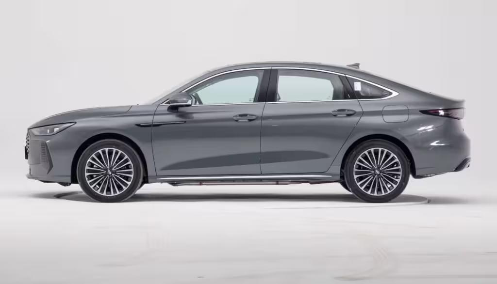 Представлений седан Chery з гібридною силовою установкою Fulwin A8L C-DM