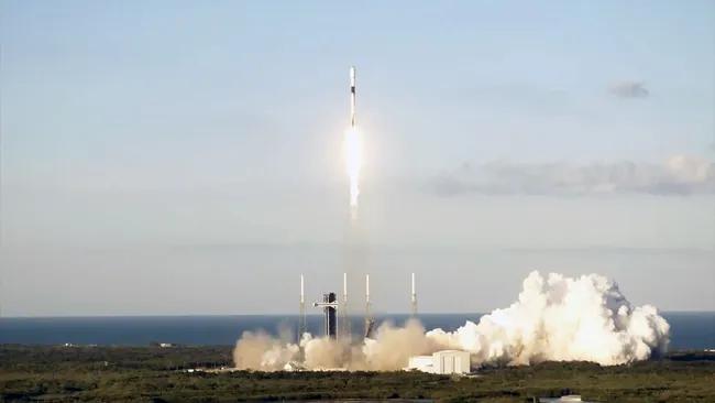 SpaceX запускає 22 інтернет-супутника Starlink