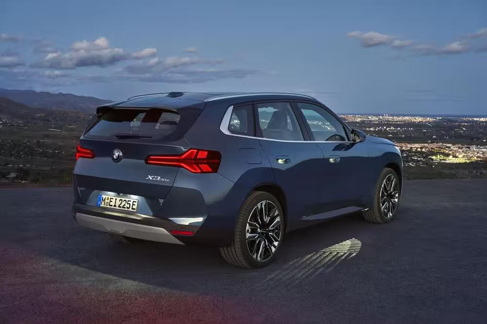 Представлений BMW X3 30e xDrive 2025