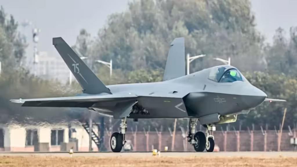 Китай вперше покаже новий малопомітний винищувач J-35A