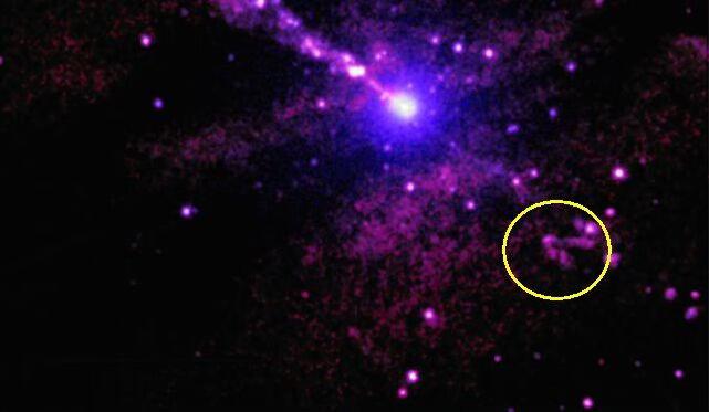 NASA зафіксувало реактивний струмінь чорної діри, який підриває таємничий об’єкт