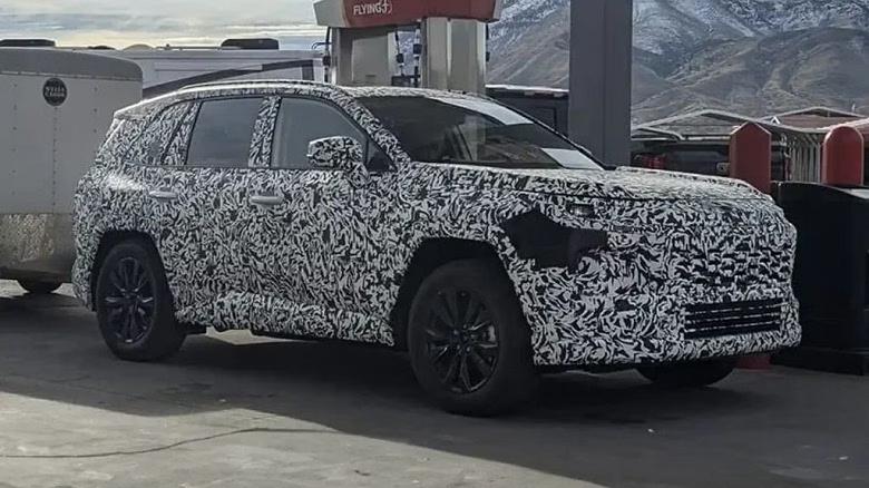 Новий Toyota RAV4 2026 зняли на дорогах у США