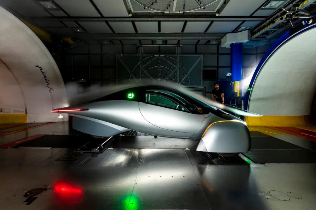 Aptera представила новий електромобіль на сонячних батареях