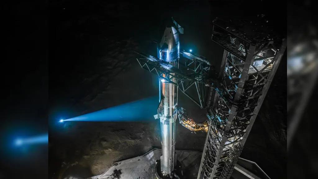 SpaceX збирає найбільшу у світі ракету для тестового запуску