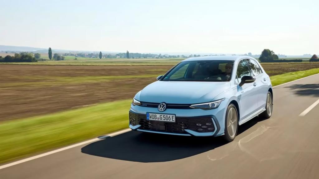 Представлений Volkswagen Golf 2025 з ДВЗ
