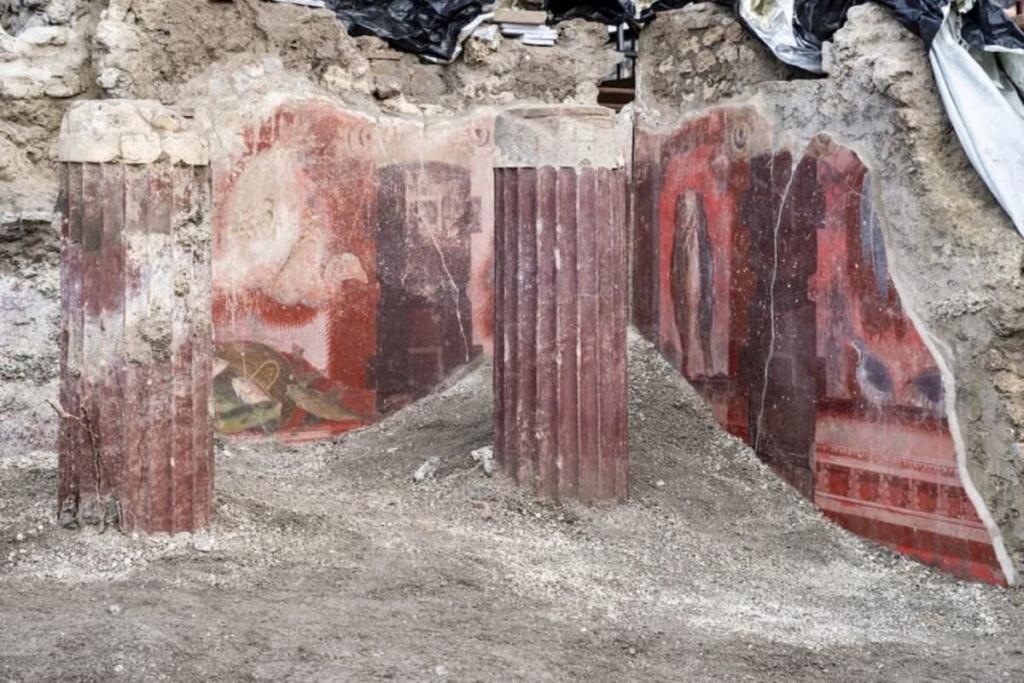 У Помпеях знайшли фрески із зображеннями багатого святкового столу