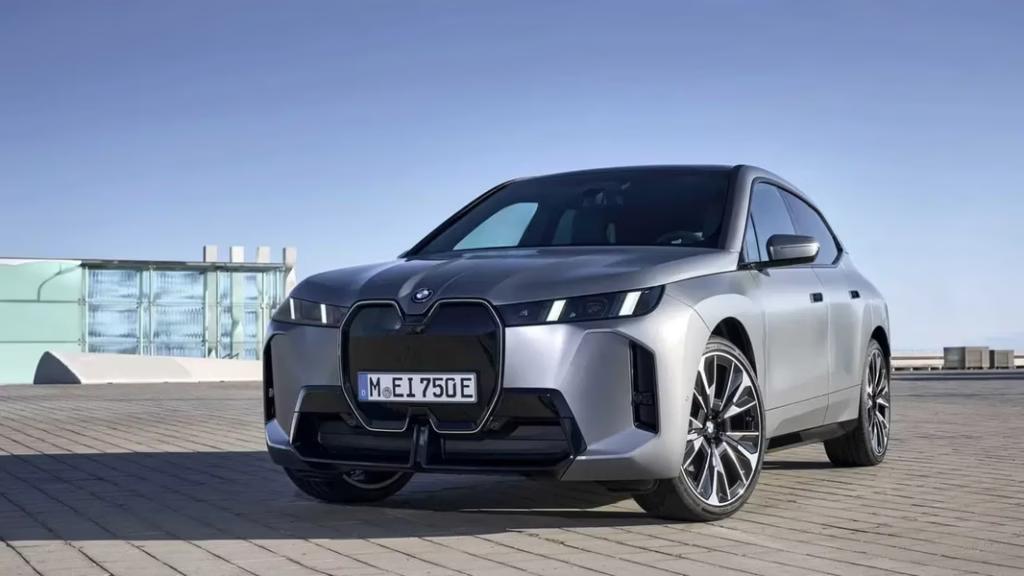 Представлений BMW iX xDrive60 2025