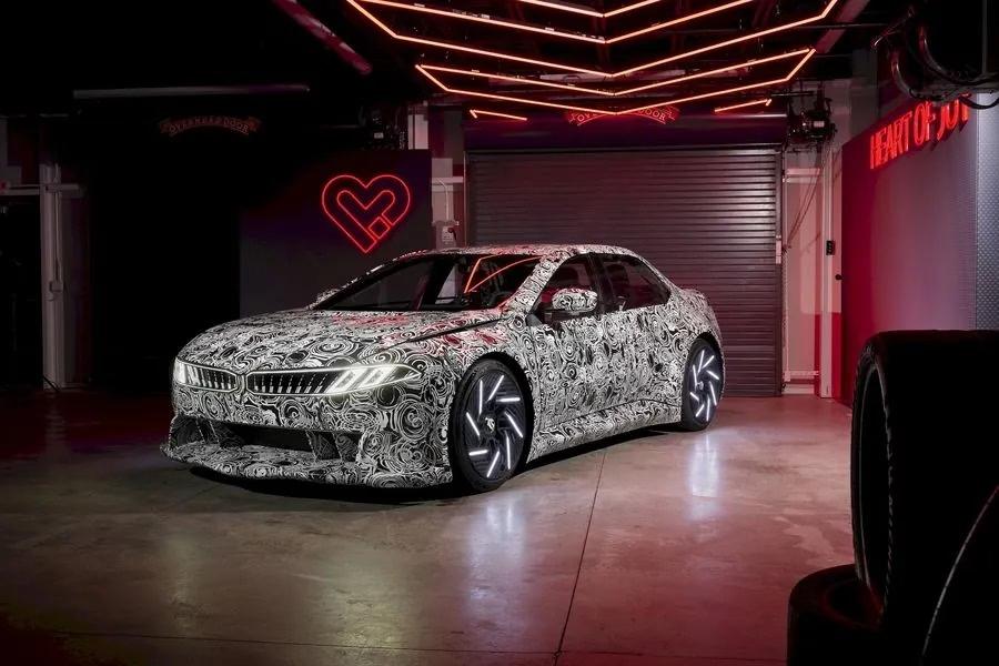 BMW показала автомобіль нового покоління