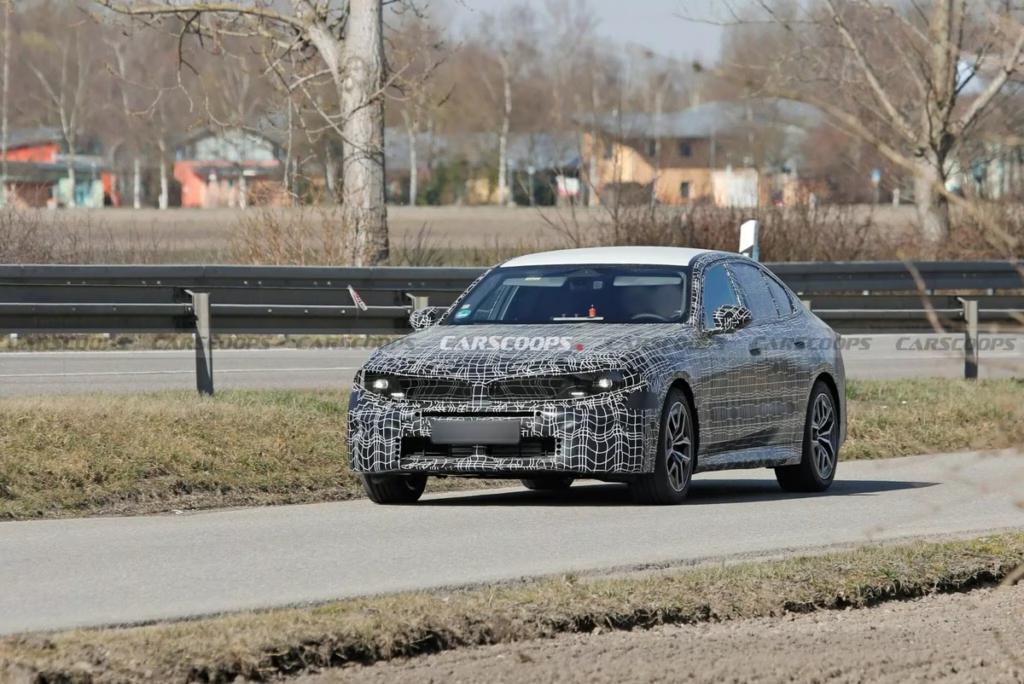 Нову BMW 5-ї серії показали наживо