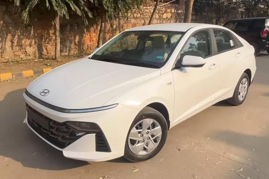 Перші «живі» зображення Hyundai Verna (Solaris) у базовій версії