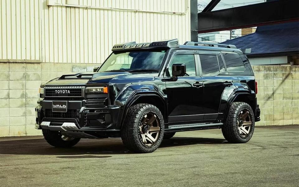 Представлений Toyota Land Cruiser Prado 250 Black Bison Edition