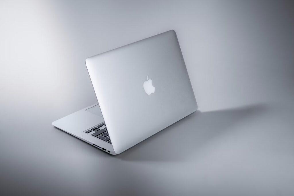 Чому люди по всьому світу вибирають MacBook від Apple