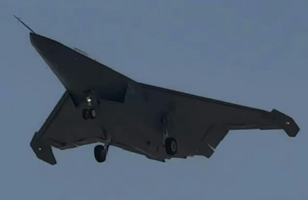 Опубліковано нові відео з випробувань винищувача шостого покоління J-50