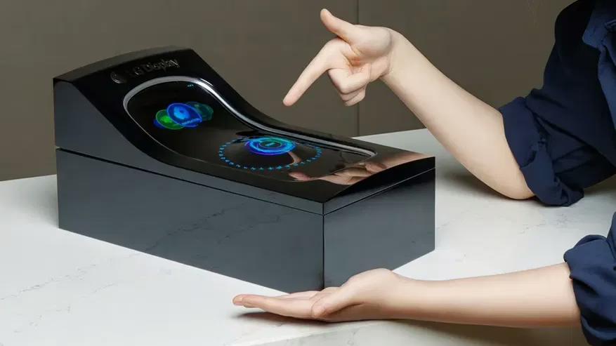 LG презентувала розтяжний дисплей із висувними фізичними кнопками
