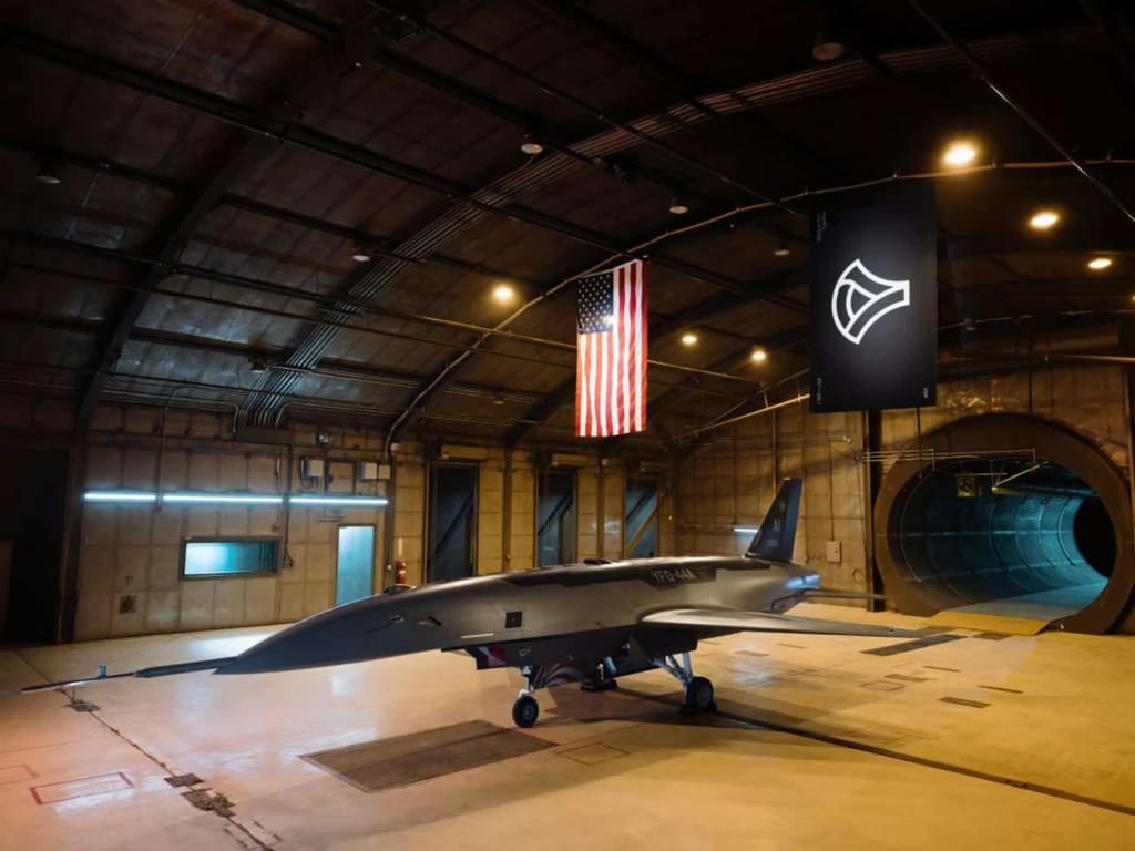 США вперше показали безпілотний винищувач YFQ-44A