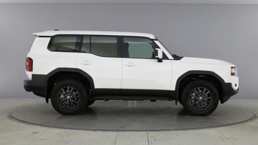 Представлений вантажний Toyota Land Cruiser 250