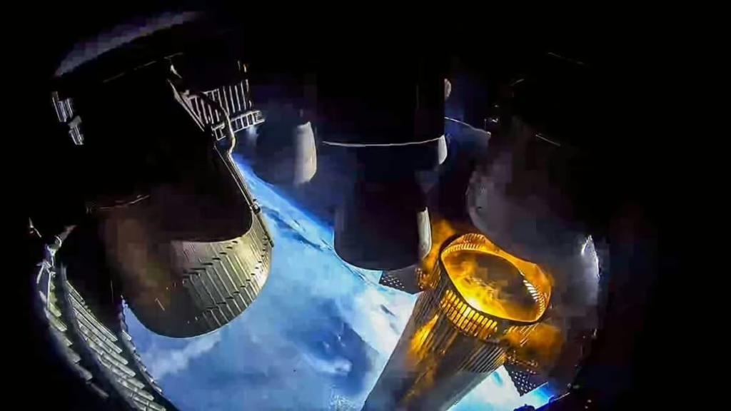 SpaceX показала, як виглядає гарячий поділ сходів із рухового відсіку
