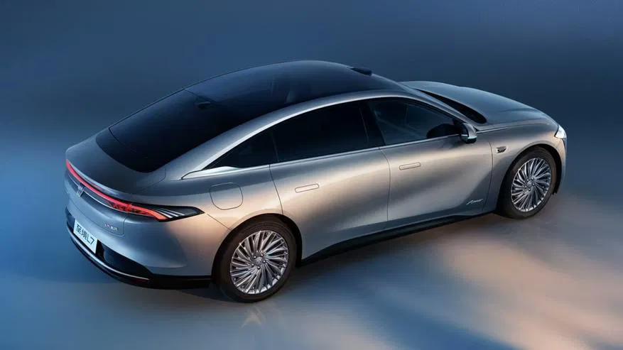 Buick запустив гібридний седан Electra L7
