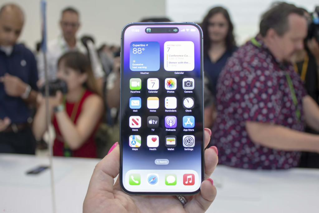 Apple продала тримільярдний iPhone