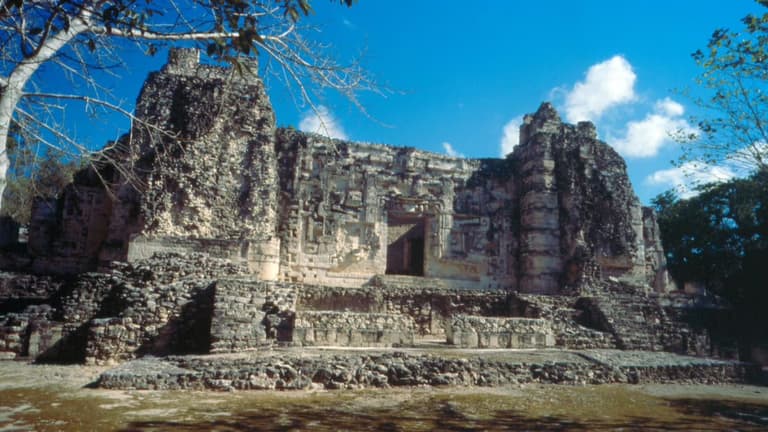 Вчені висунули нову теорію краху міст майя