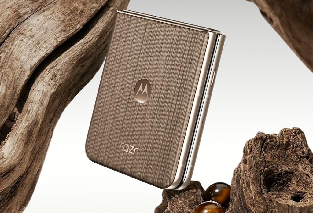 Представлений Motorola Edge 60 Pro із задньою панеллю з натурального дерева