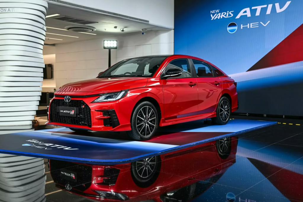 Toyota представила гібридний седан Yaris GR Sport